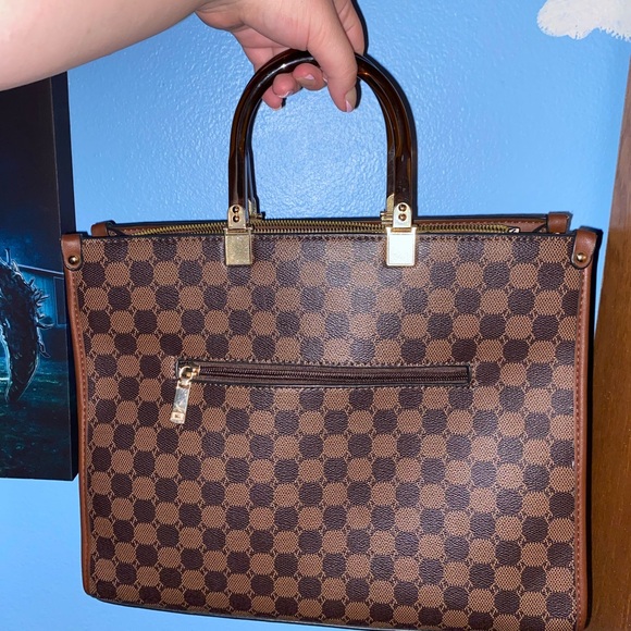 2 in 1 Large Tote Purse w/ Acrylic Circular Handles - Picture 14 of 16